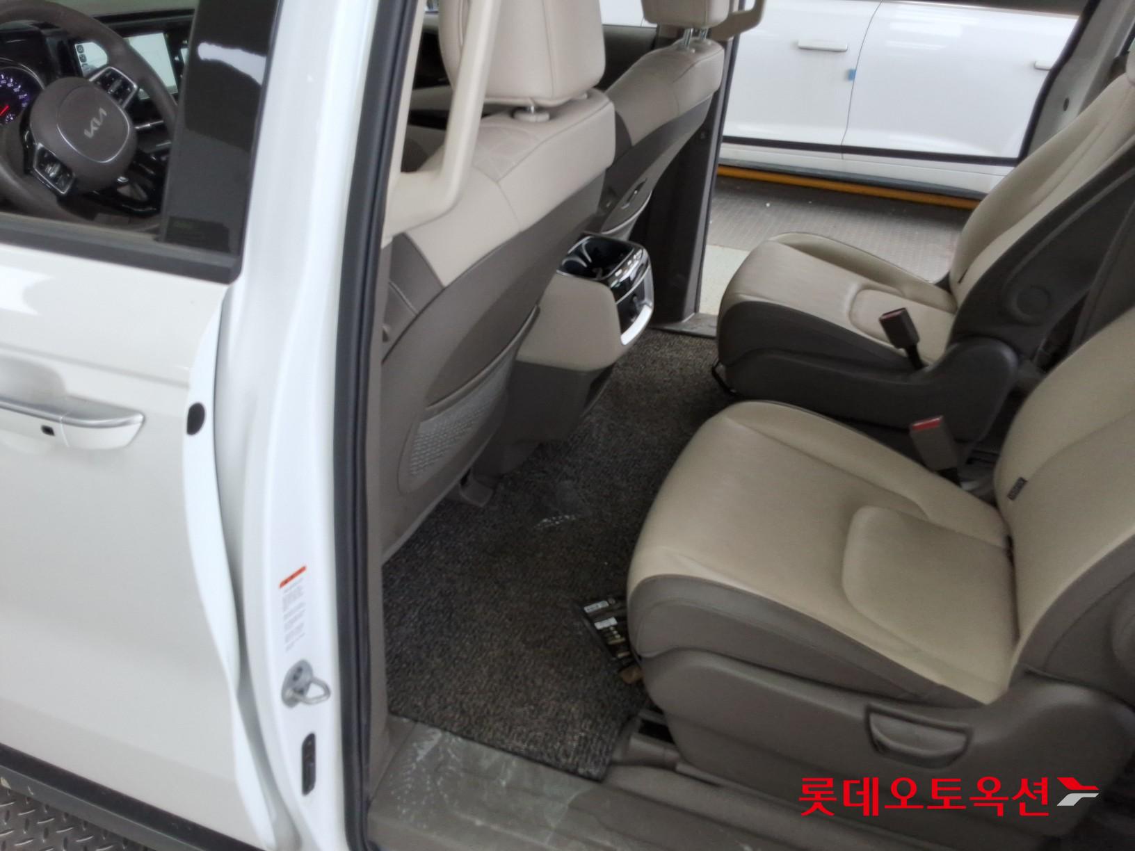 2023 - kia carnival
