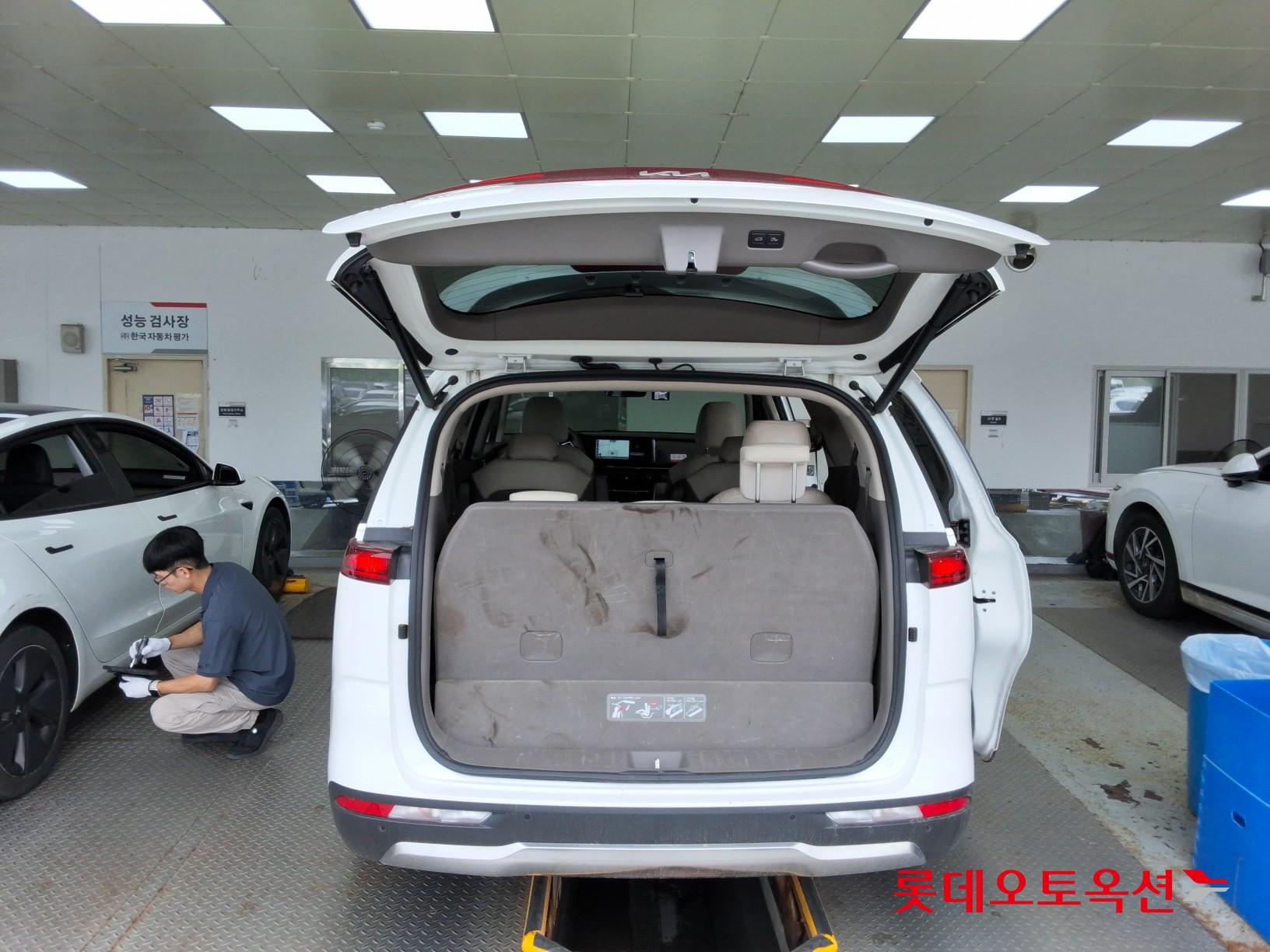 2023 - kia carnival