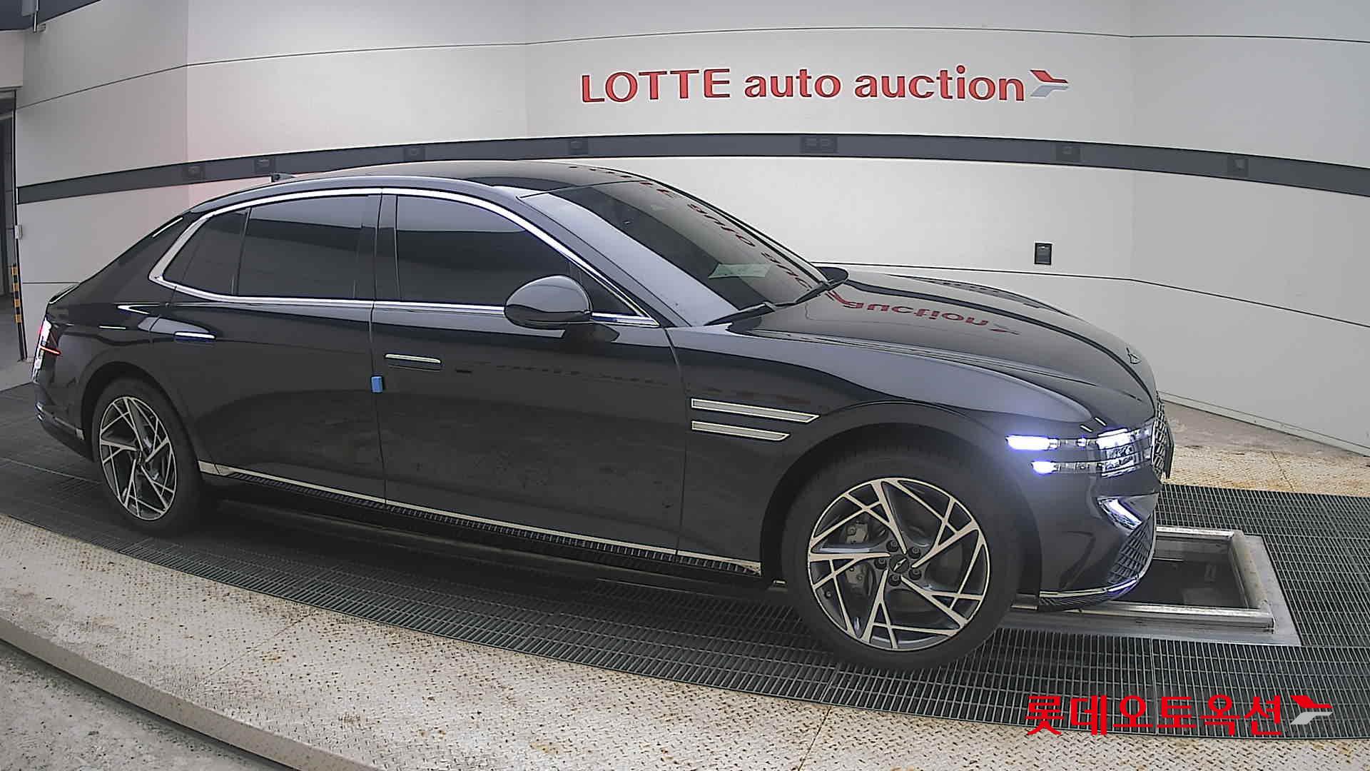 2022 - genesis g90