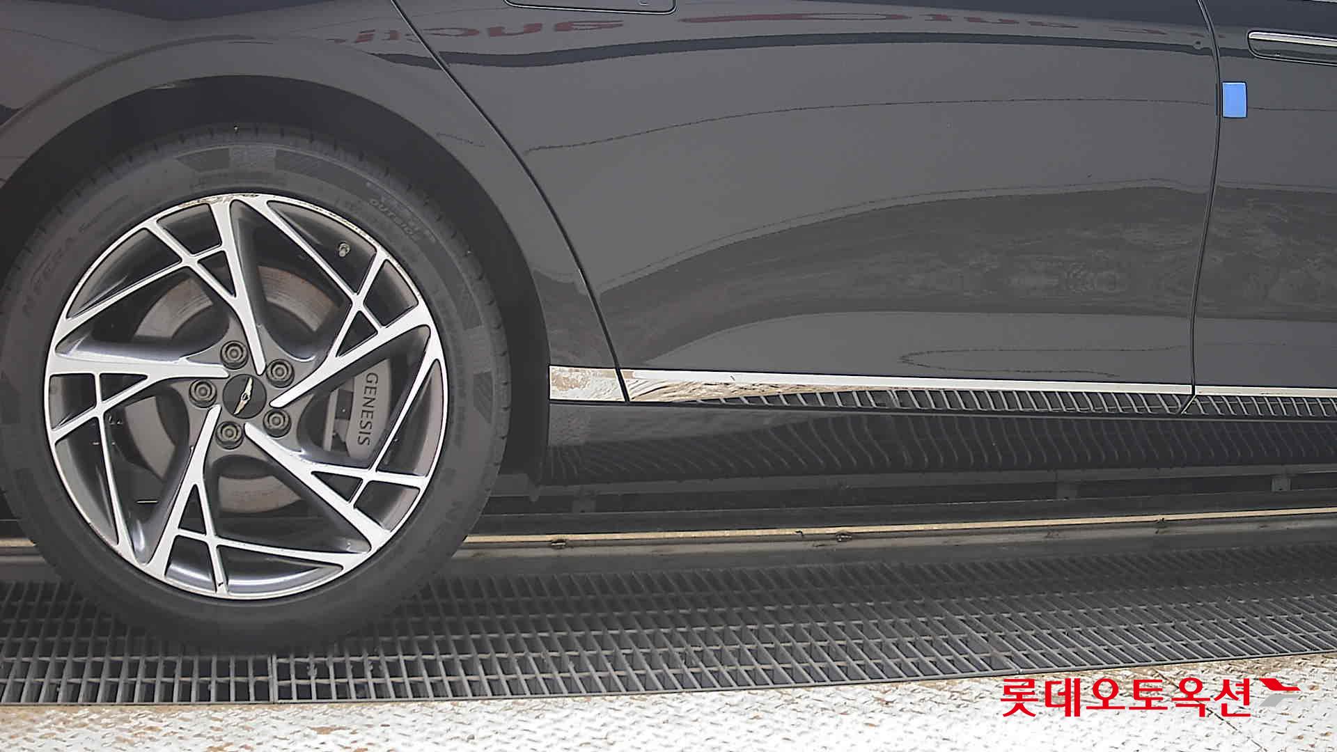 2022 - genesis g90