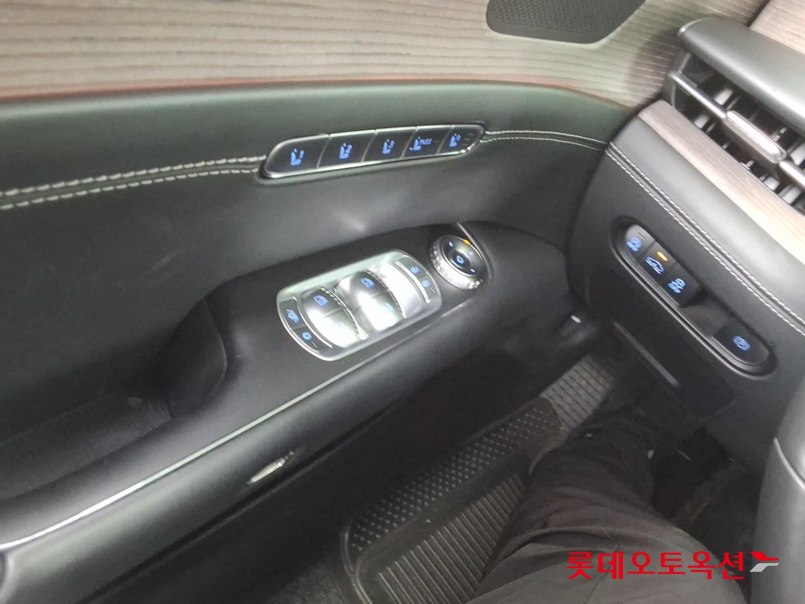 2022 - genesis g90