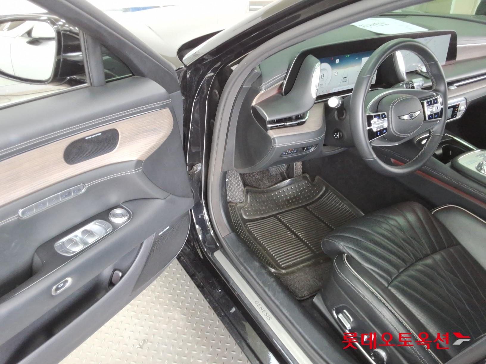 2022 - genesis g90