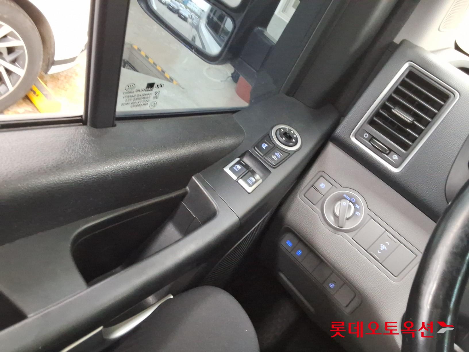 2020 - hyundai solati