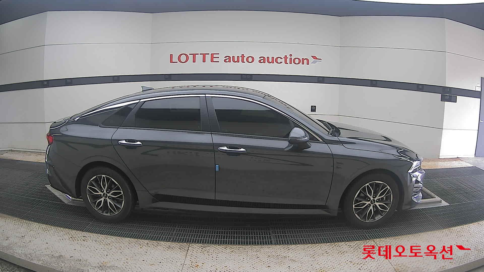 2022 - kia k5