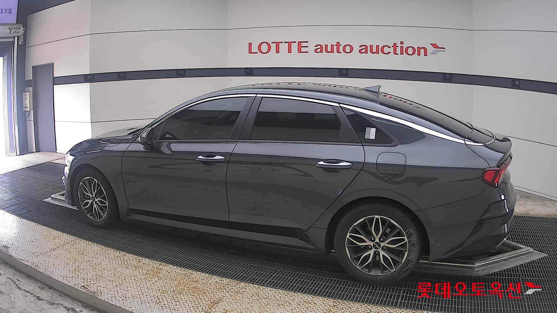 2022 - kia k5