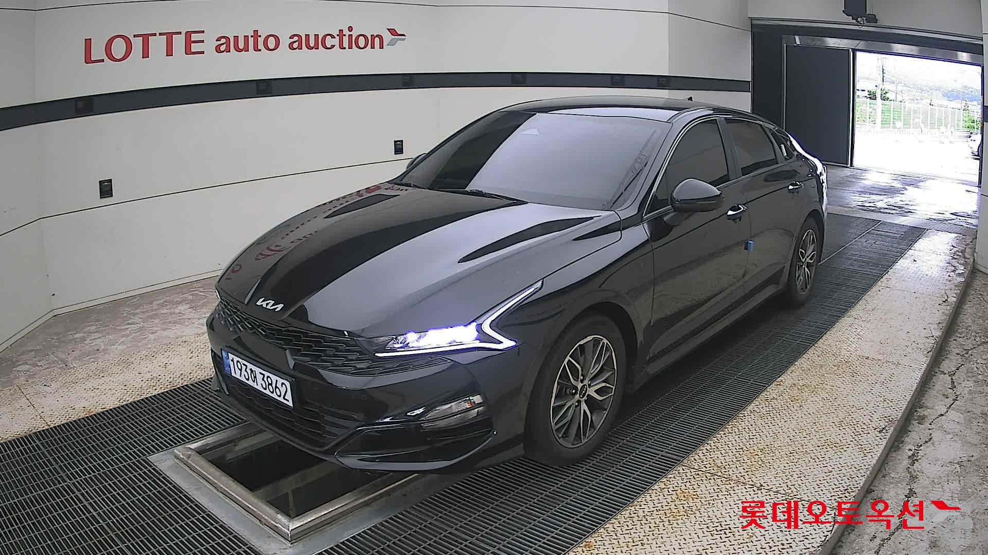 2022 - kia k5