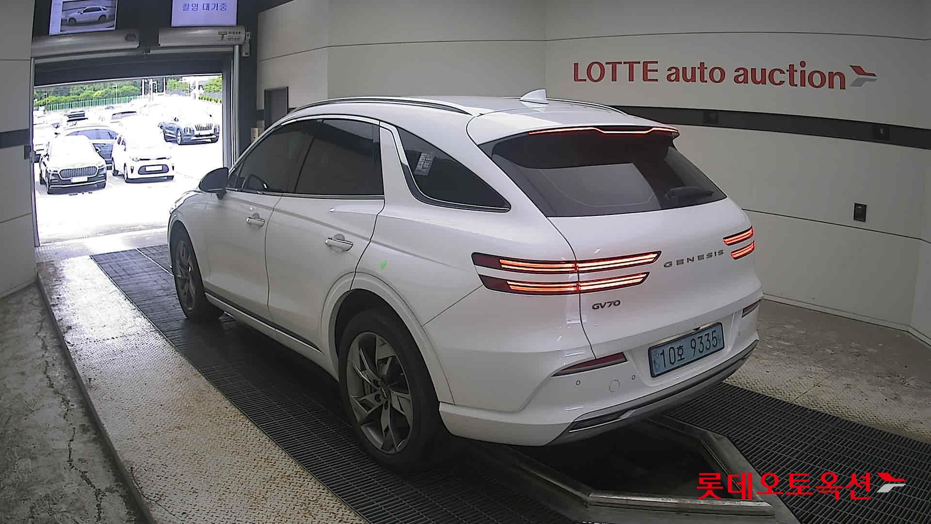 2022 - genesis gv70