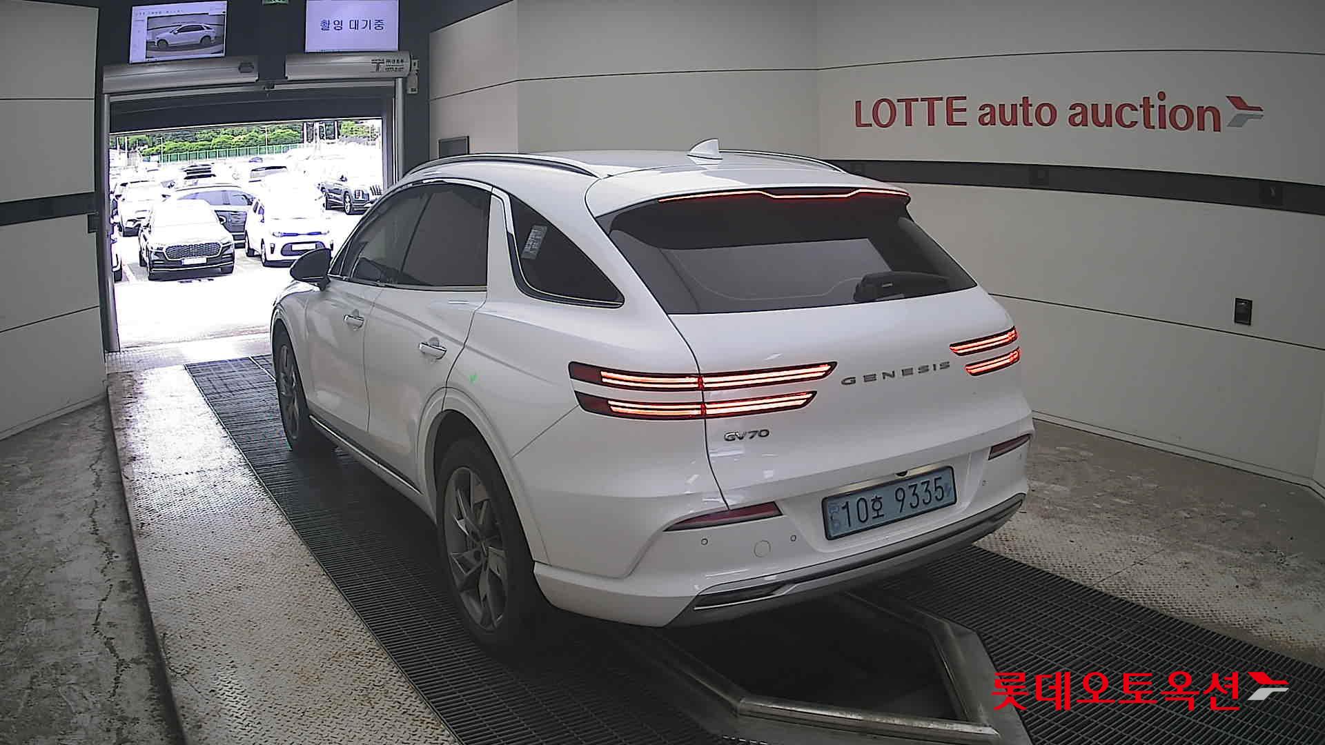 2022 - genesis gv70