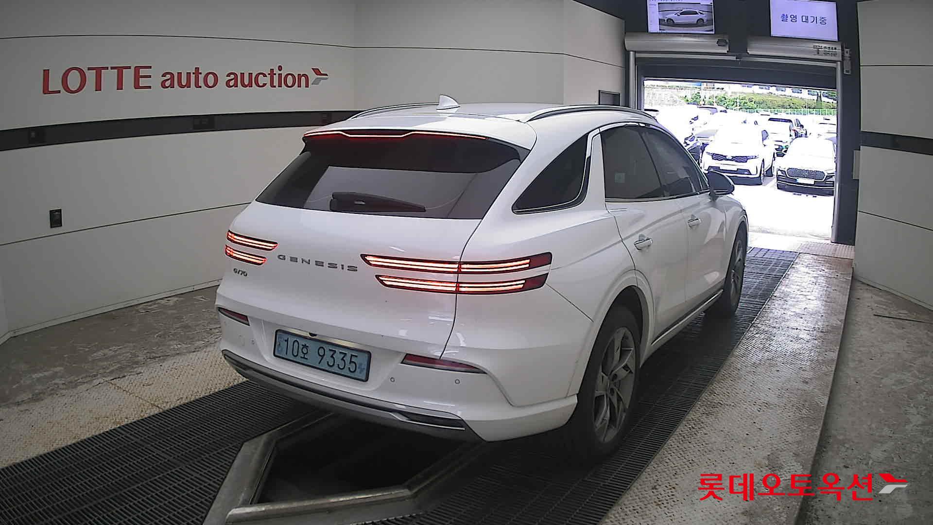 2022 - genesis gv70