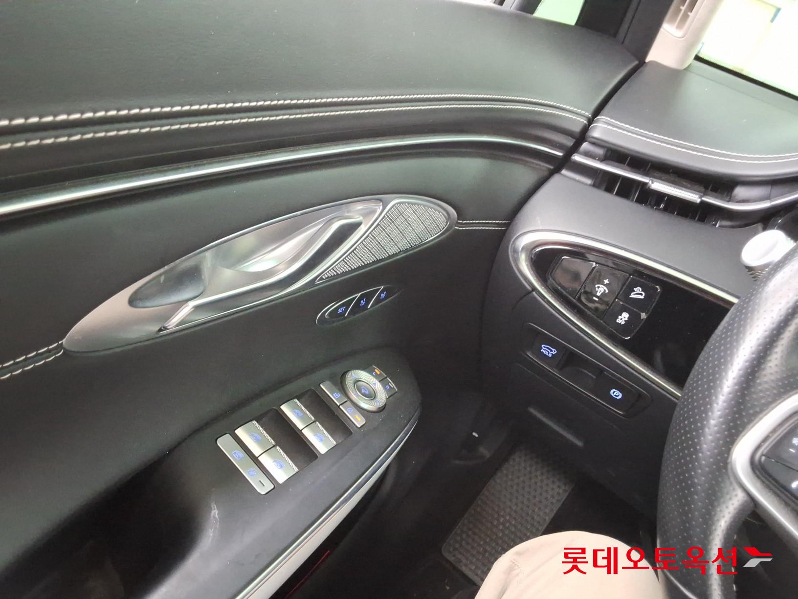 2022 - genesis gv70