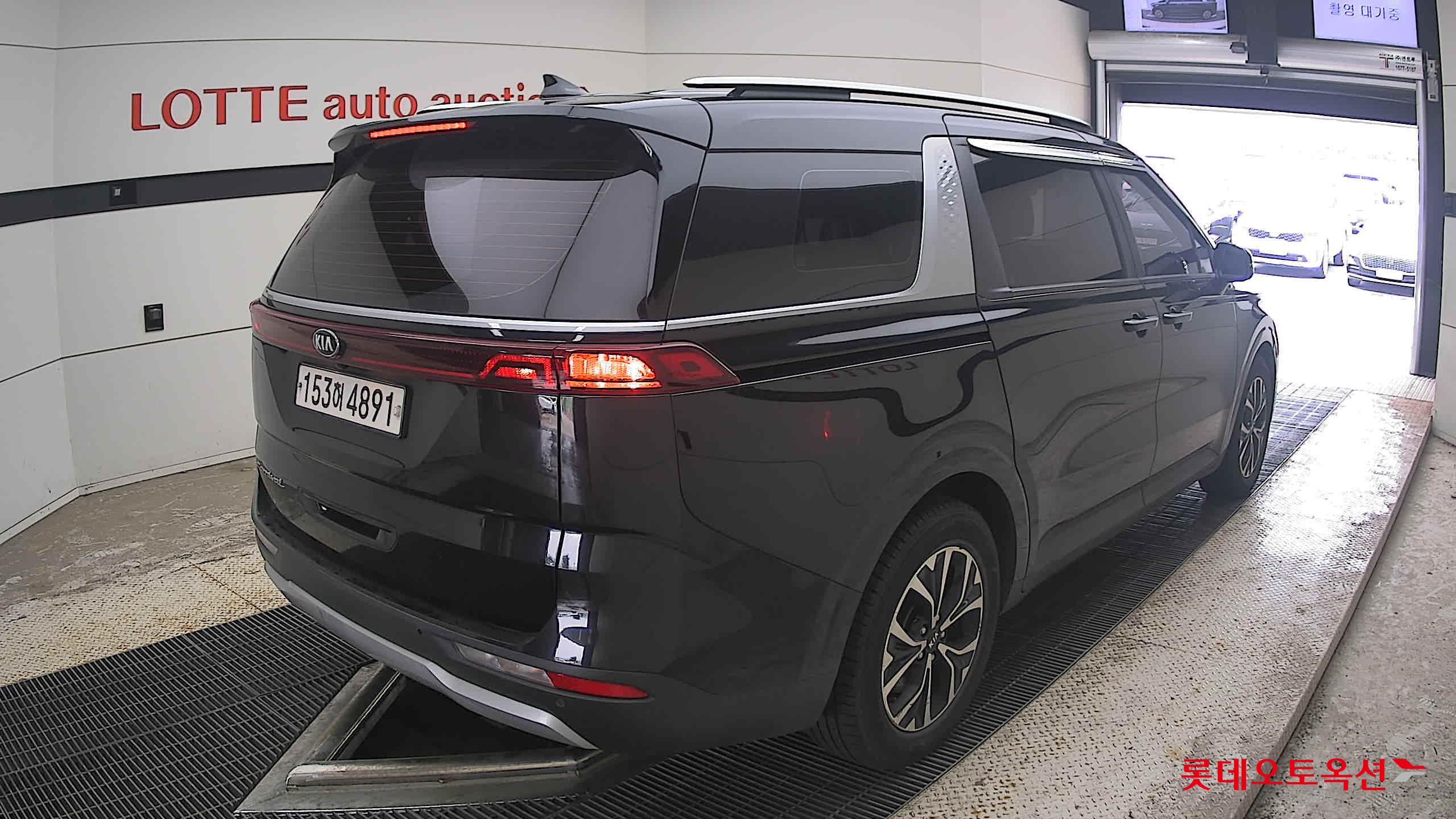 2021 - kia carnival