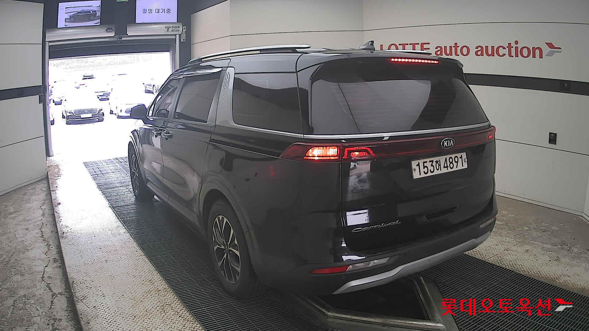 2021 - kia carnival