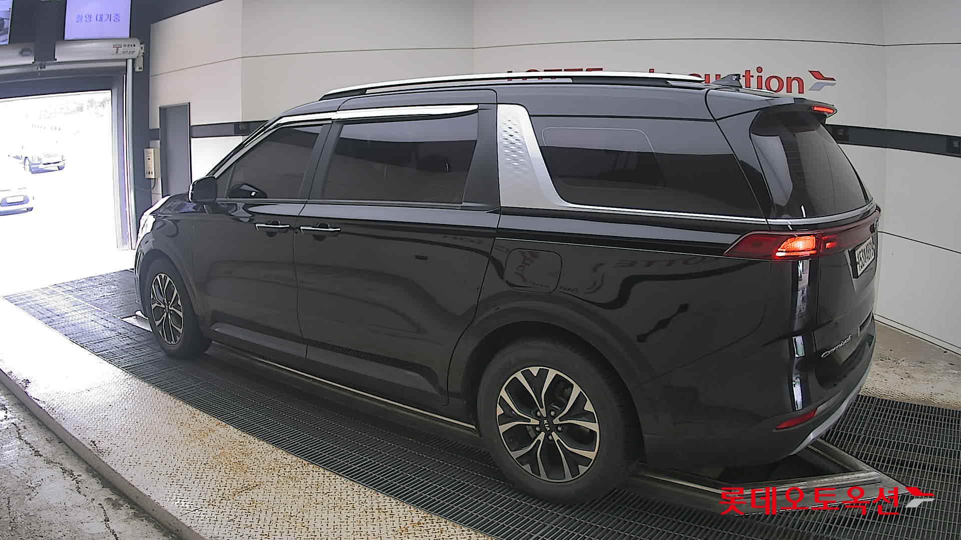 2021 - kia carnival