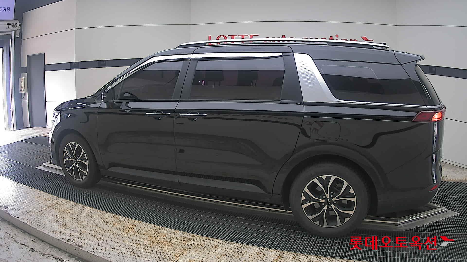 2021 - kia carnival