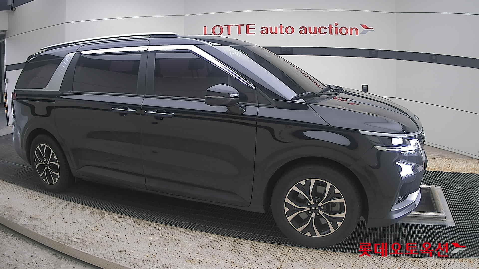 2021 - kia carnival