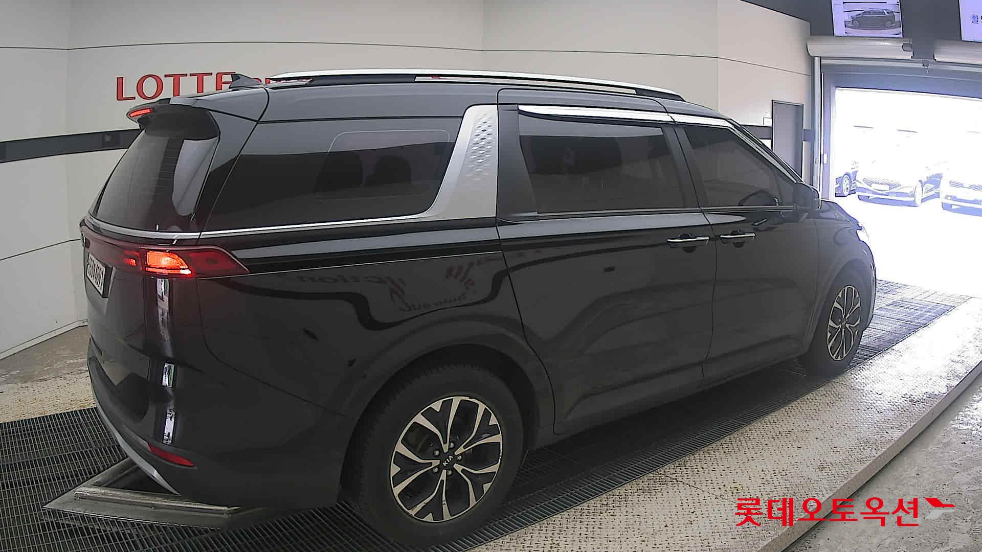 2021 - kia carnival