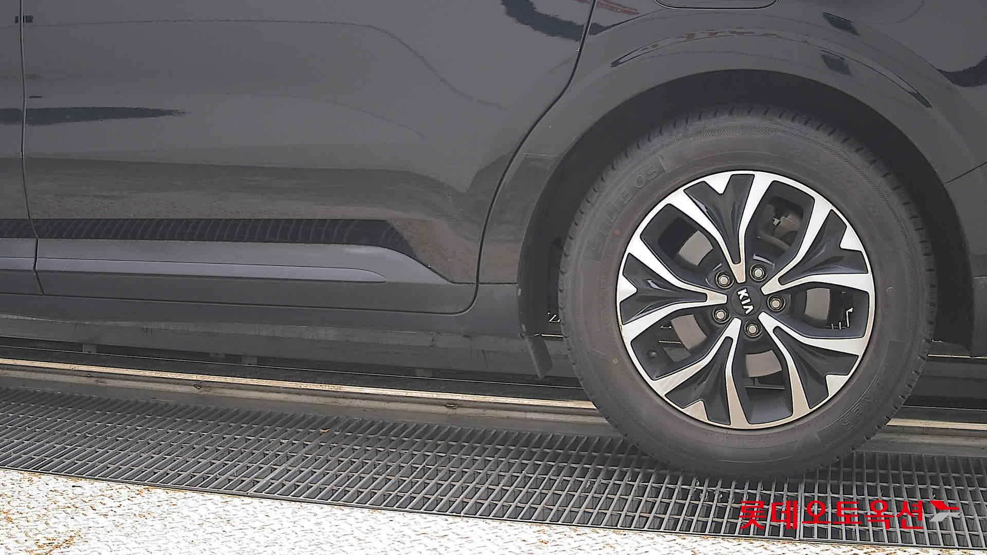 2021 - kia carnival
