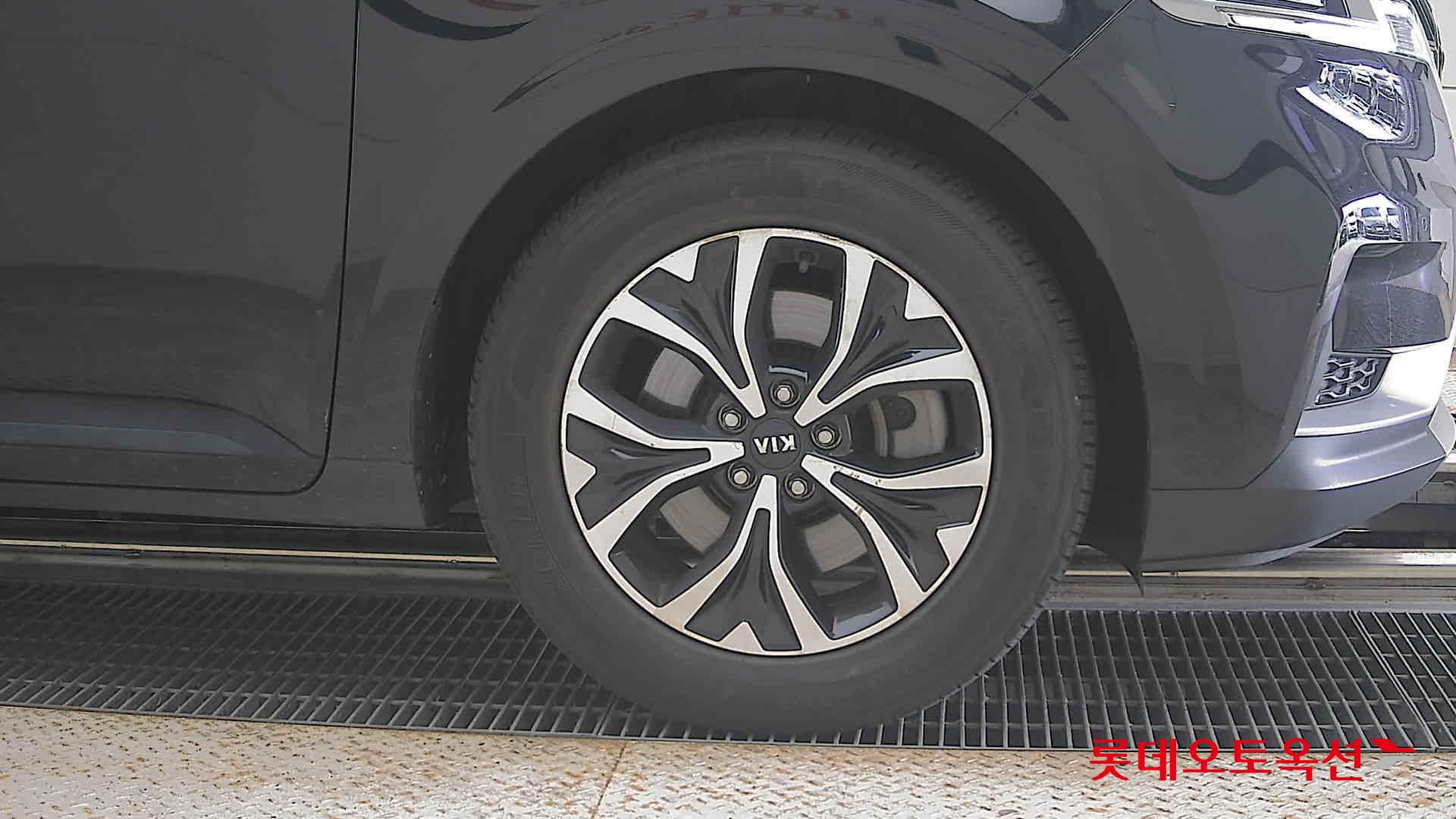 2021 - kia carnival