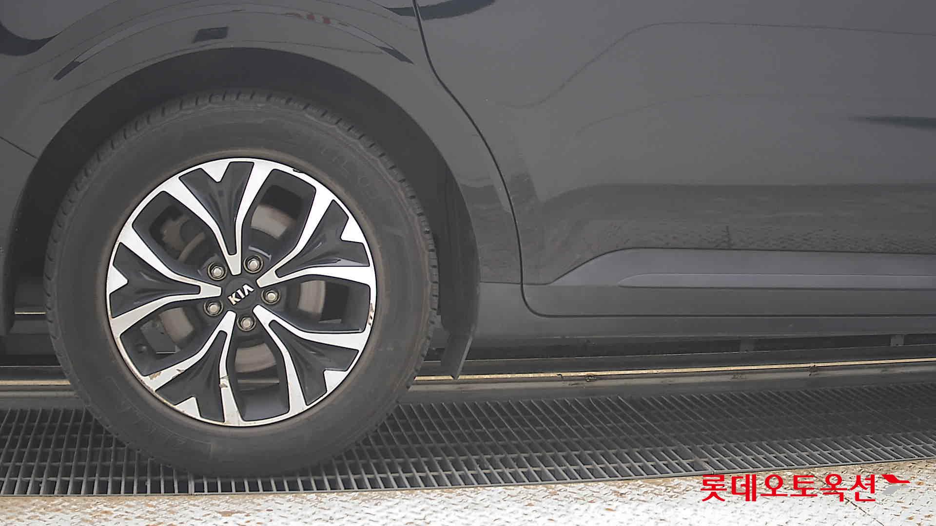 2021 - kia carnival