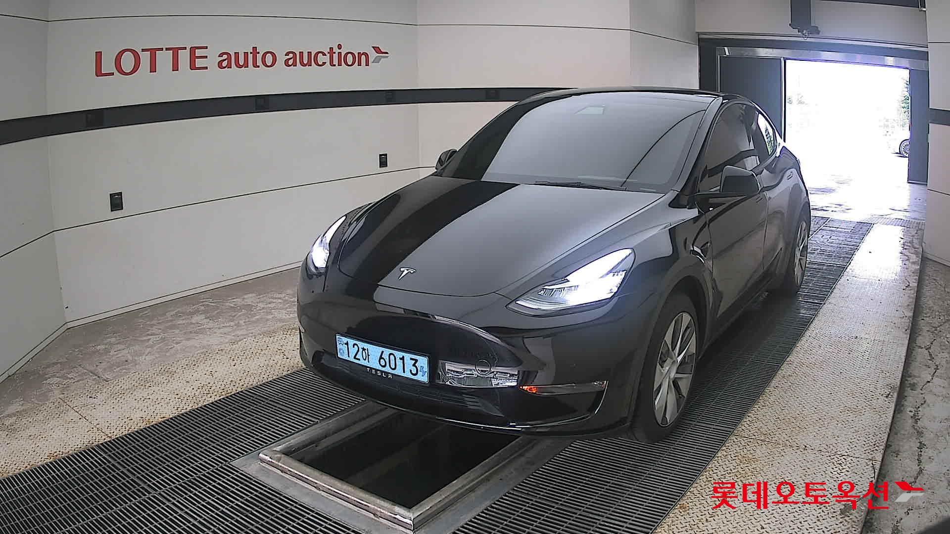 2021 - tesla model y