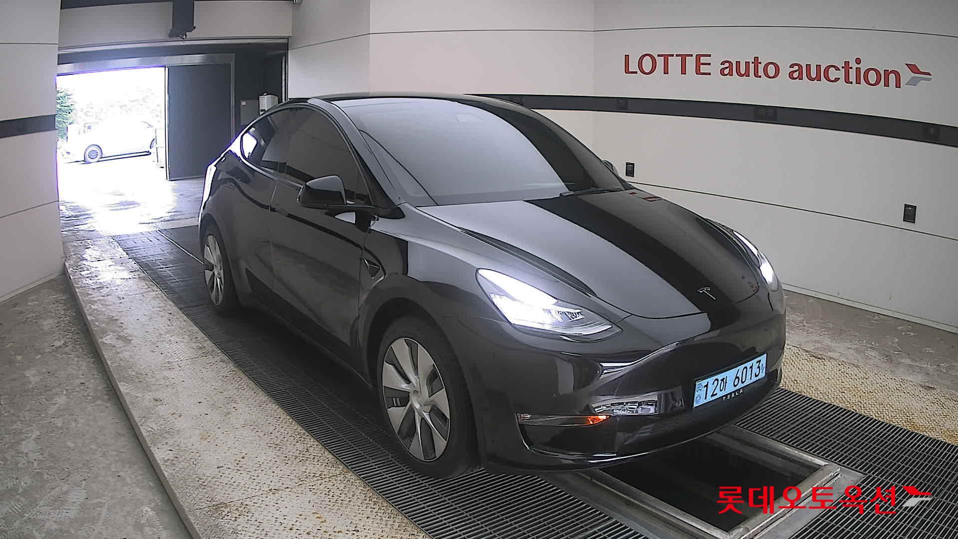 2021 - tesla model y