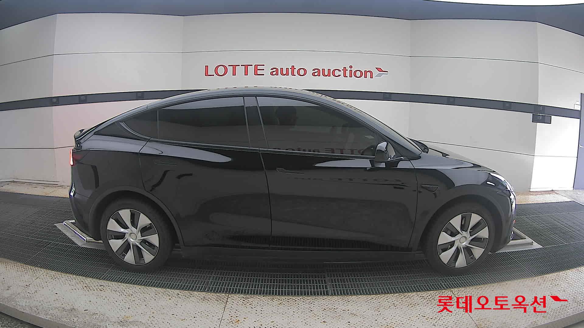 2021 - tesla model y