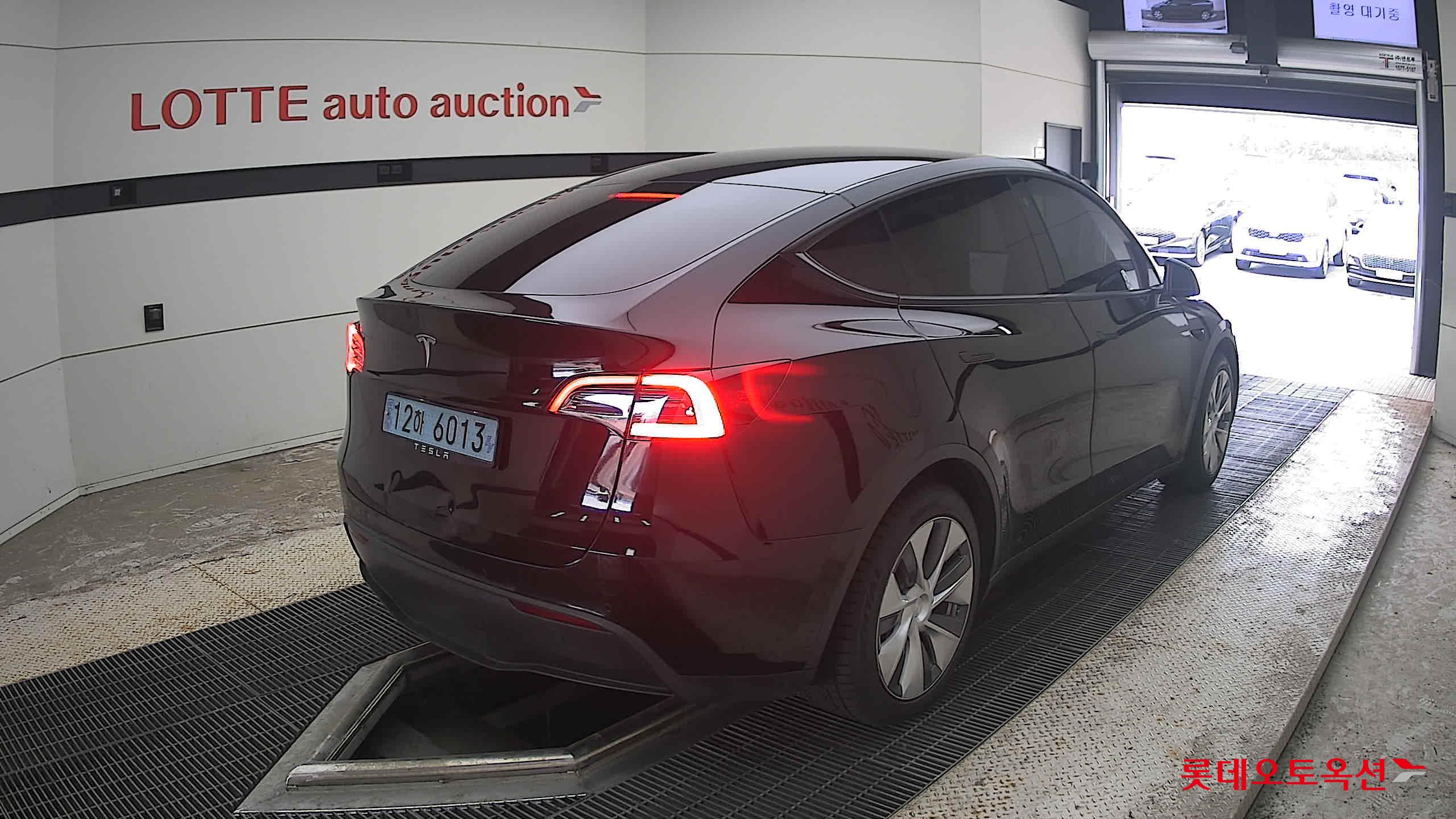 2021 - tesla model y