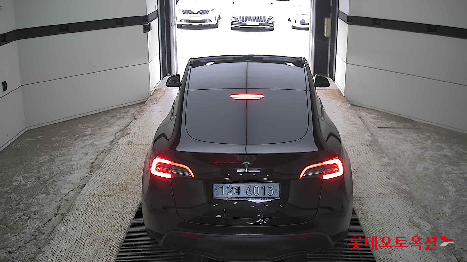 2021 - tesla model y