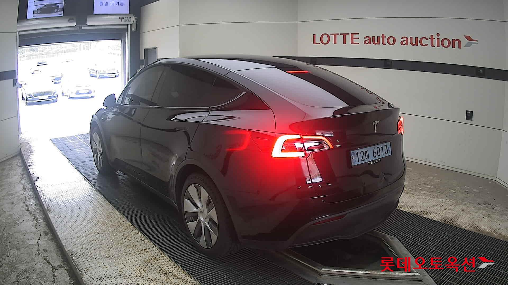 2021 - tesla model y