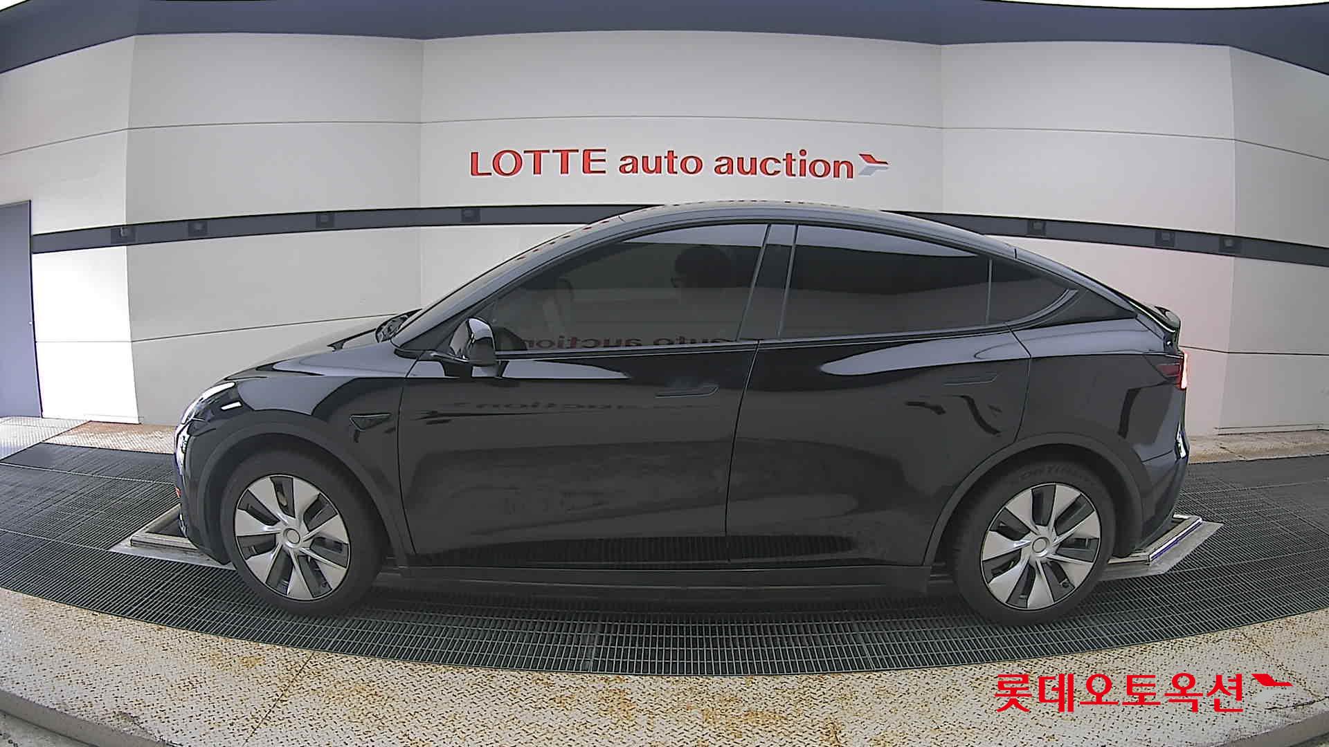 2021 - tesla model y