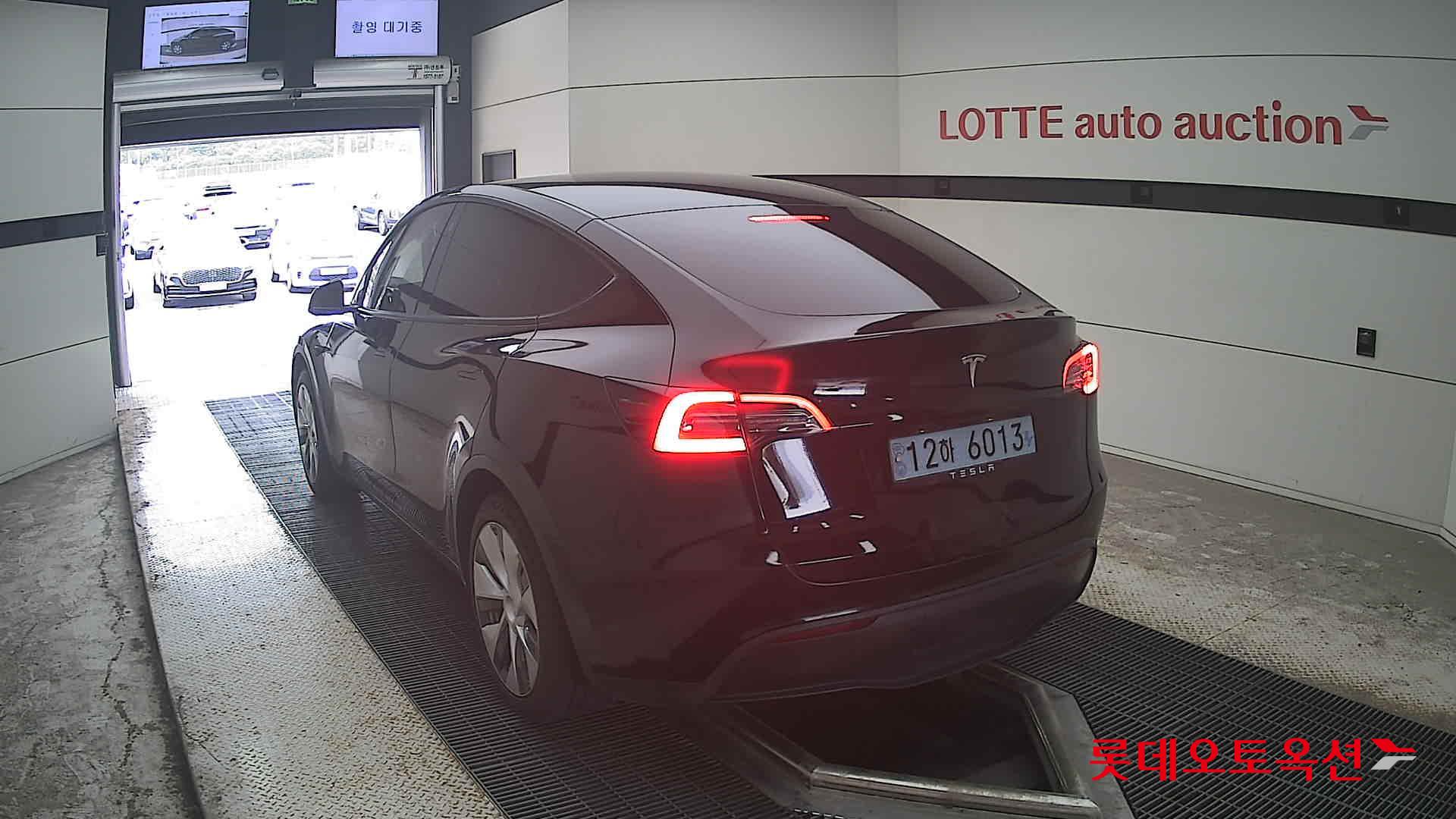 2021 - tesla model y