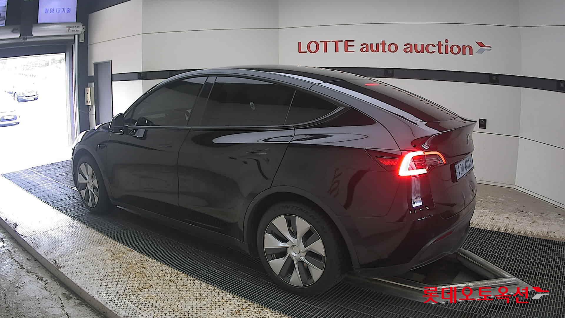 2021 - tesla model y
