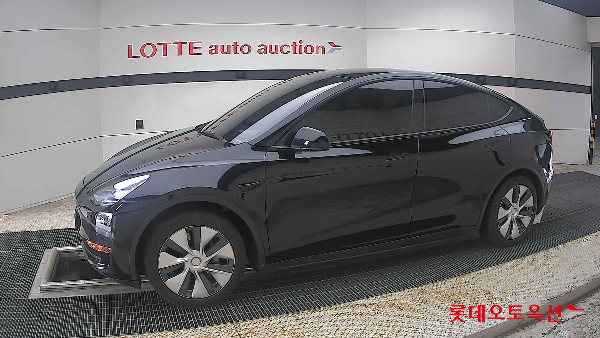 2021 - tesla model y