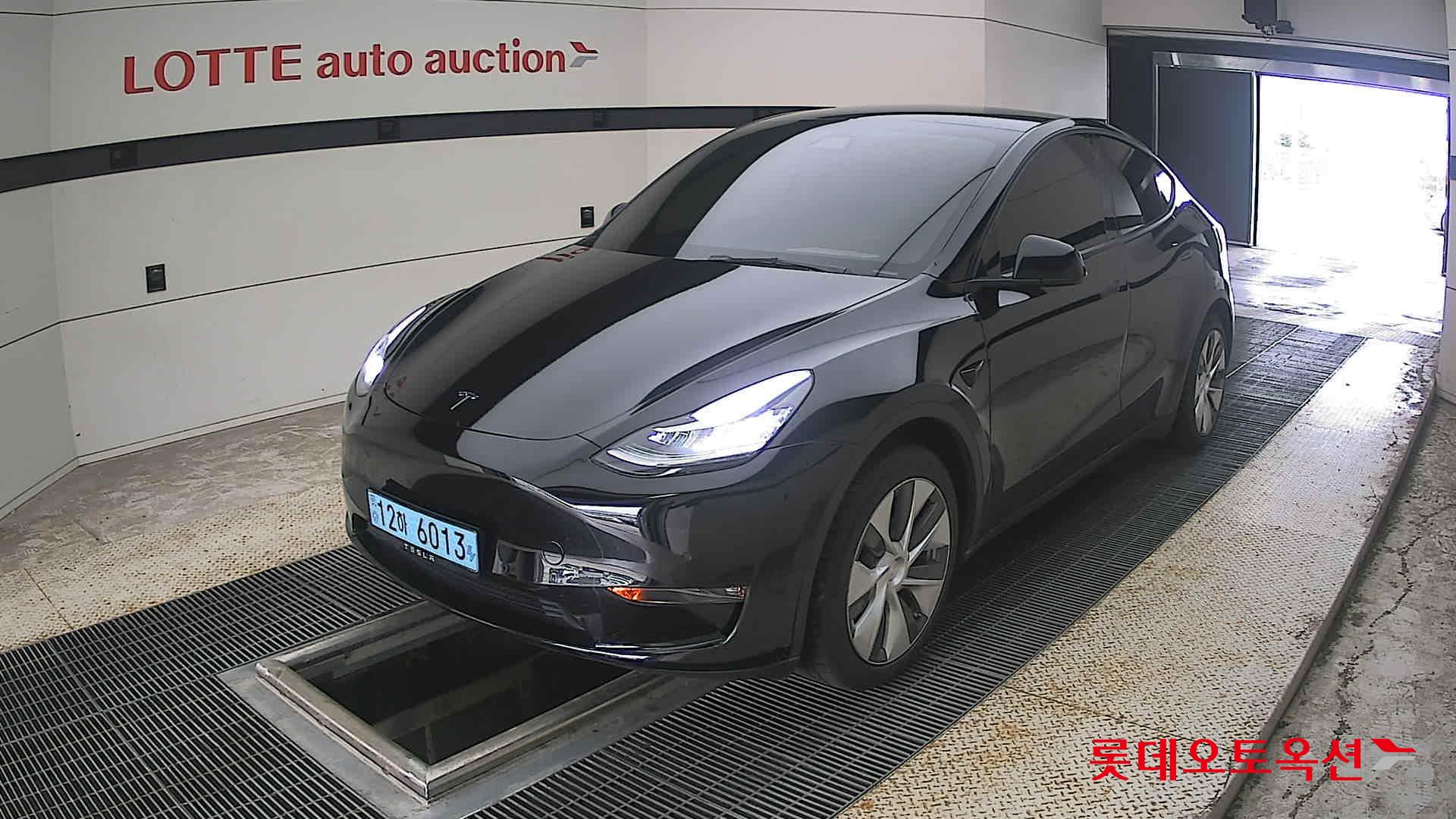 2021 - tesla model y