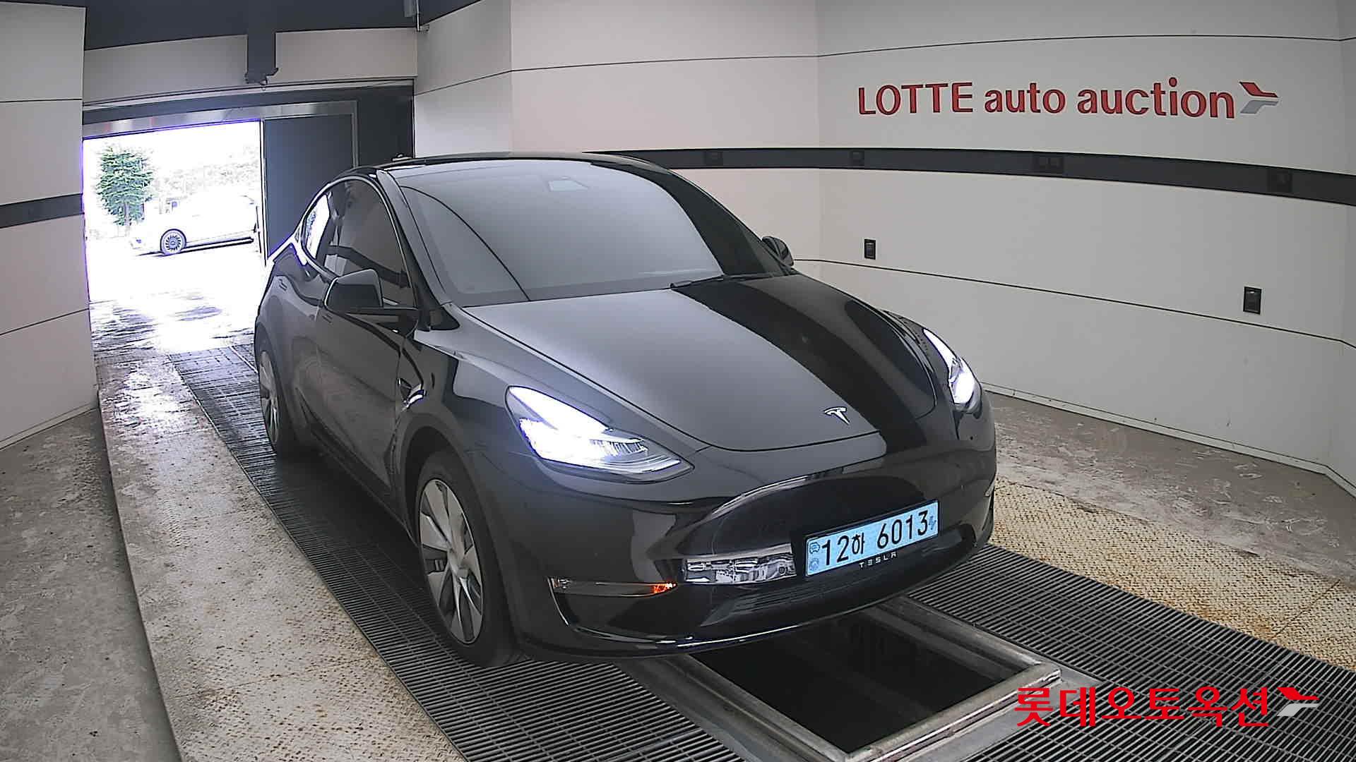 2021 - tesla model y