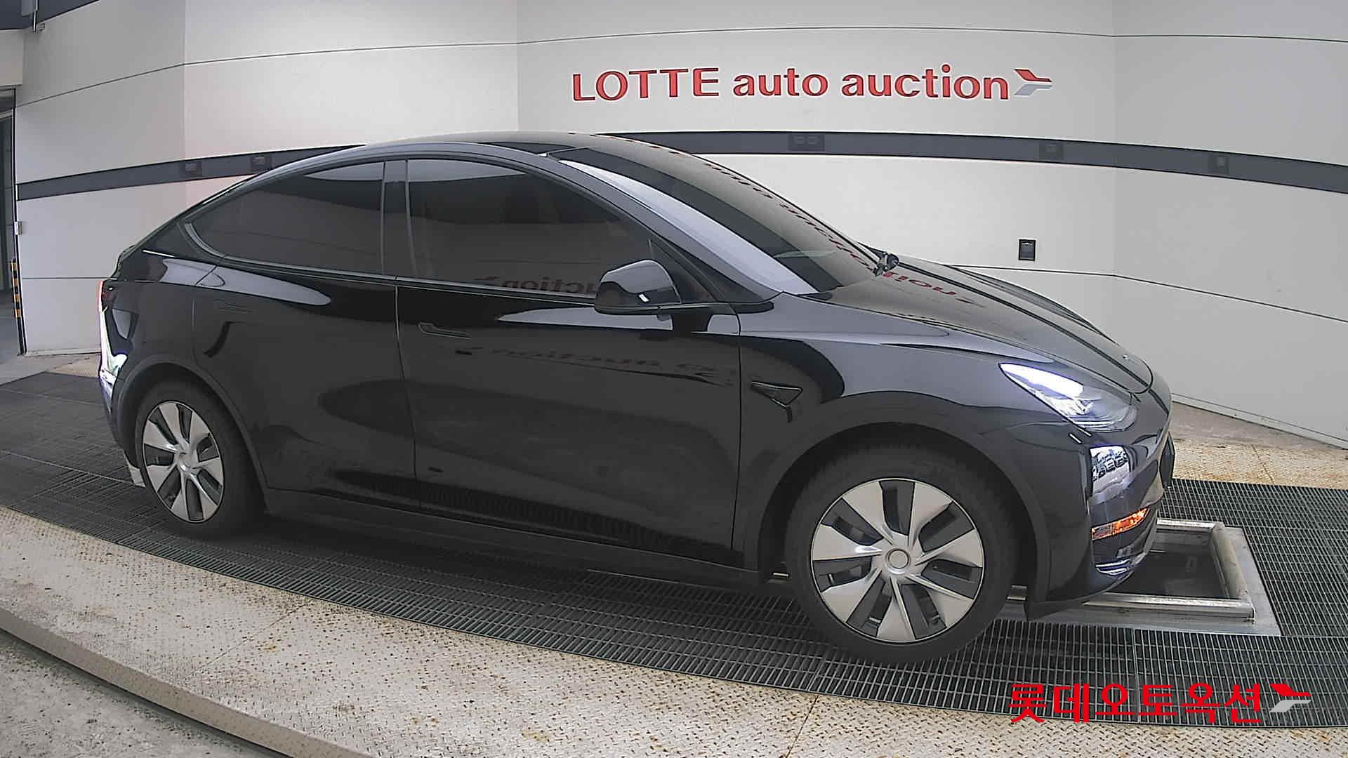 2021 - tesla model y