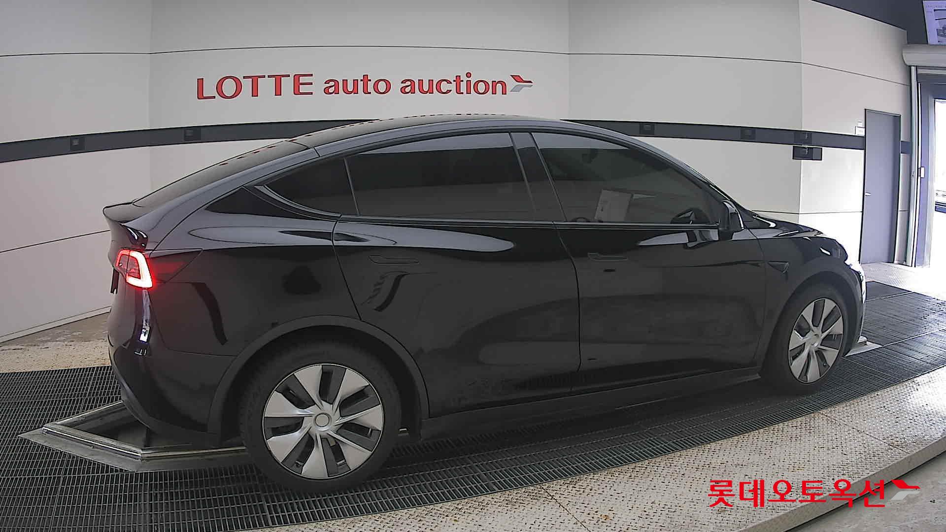 2021 - tesla model y