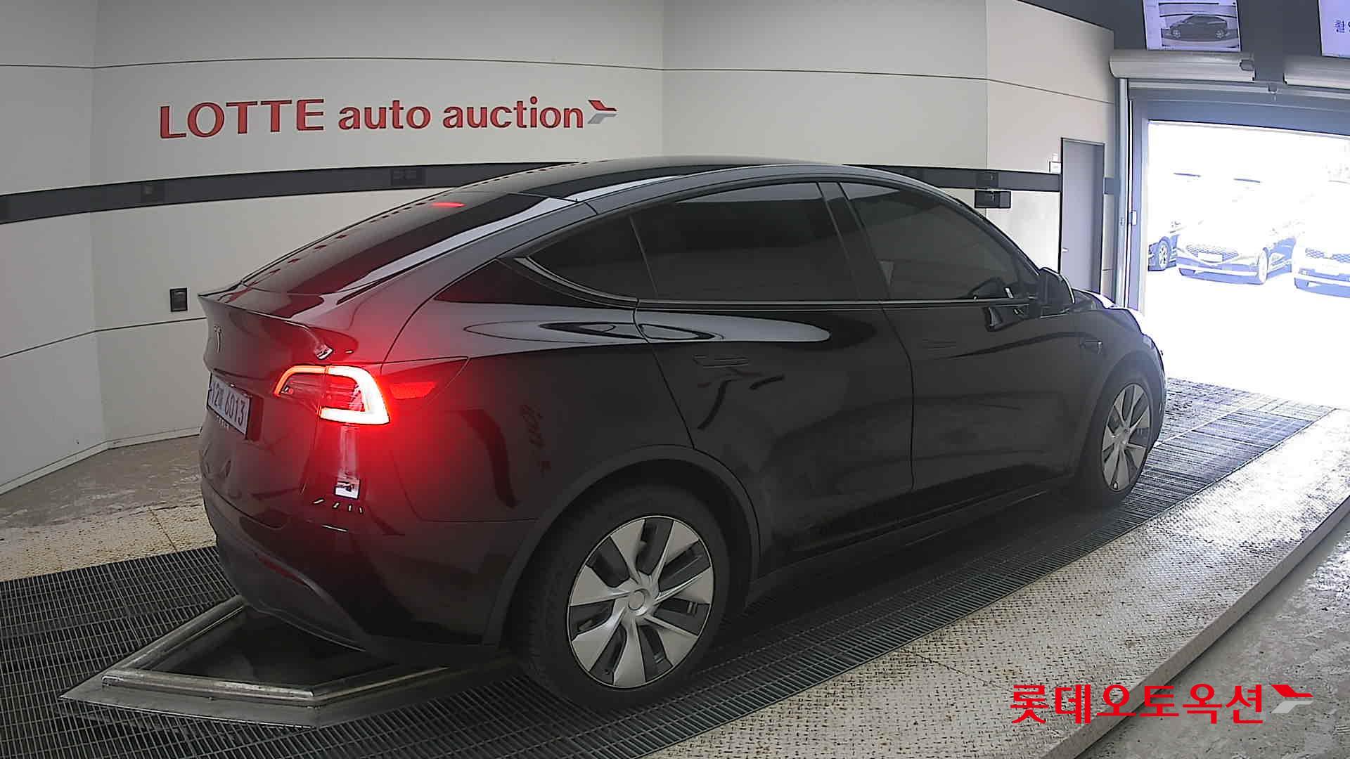 2021 - tesla model y