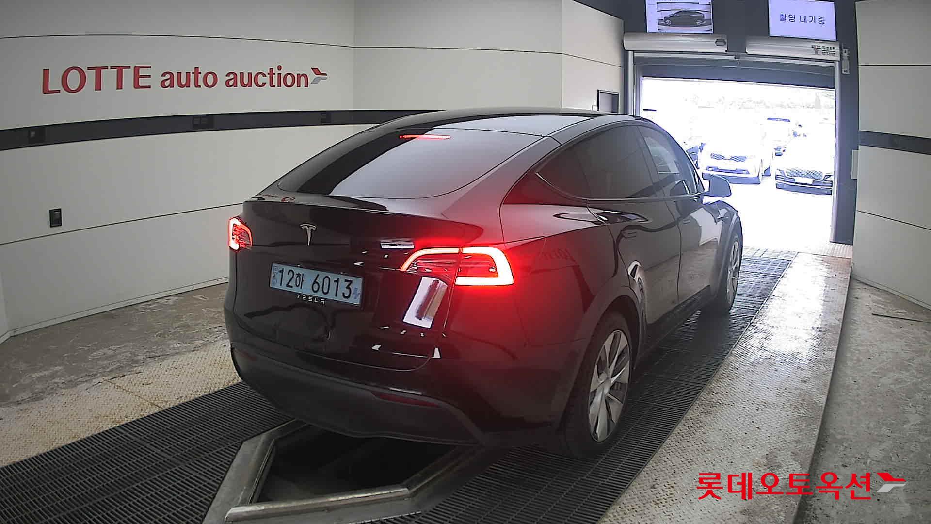 2021 - tesla model y
