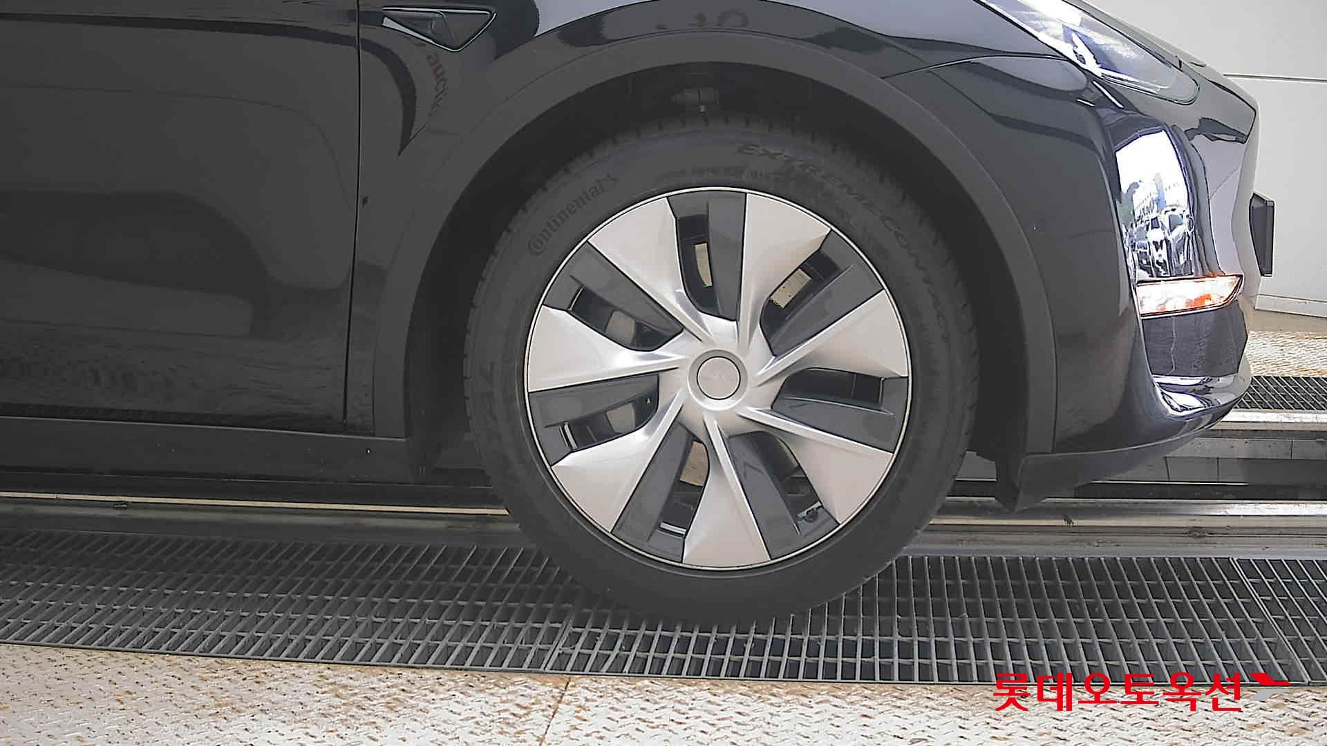 2021 - tesla model y