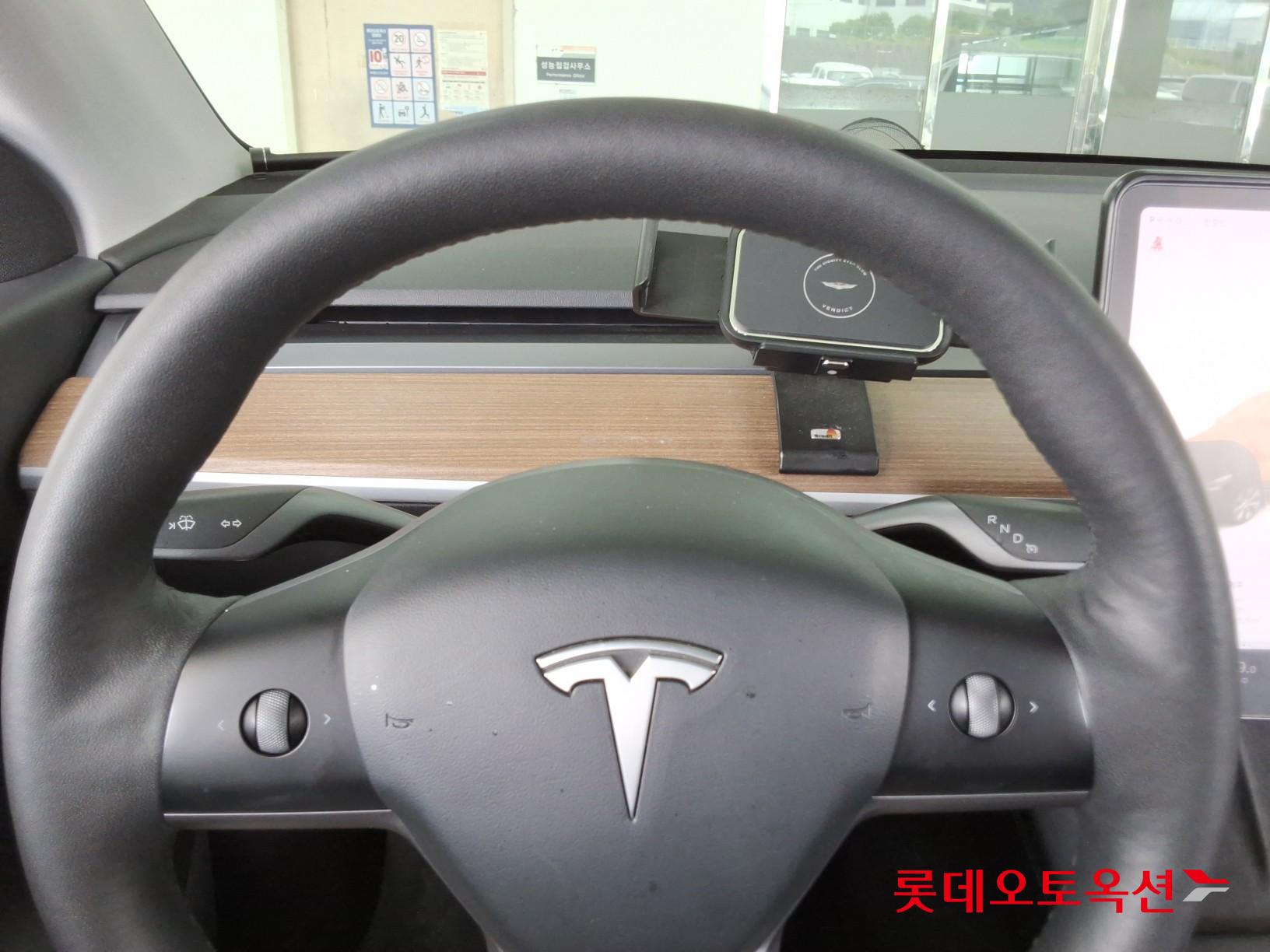 2021 - tesla model y