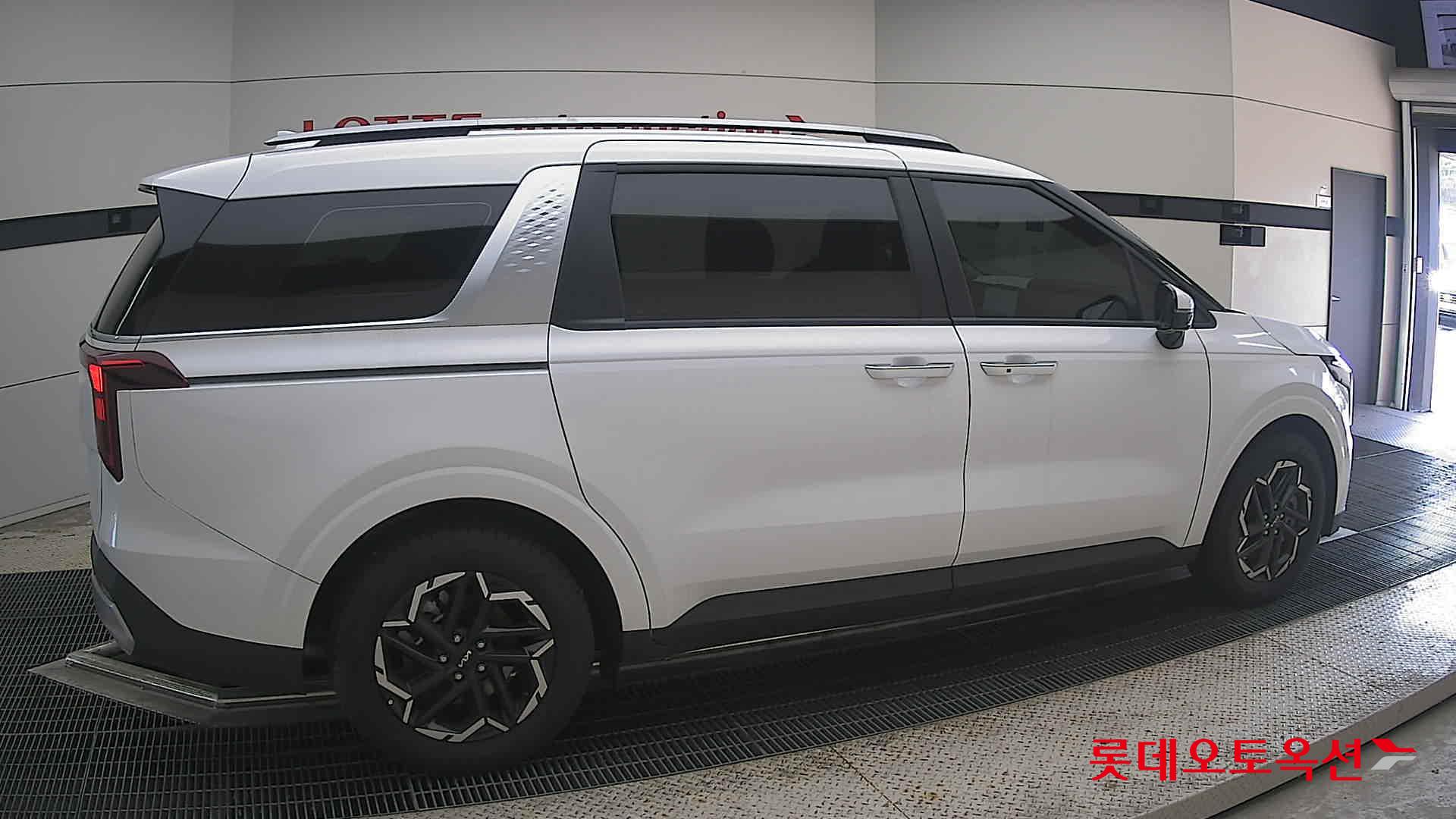 2025 - kia carnival