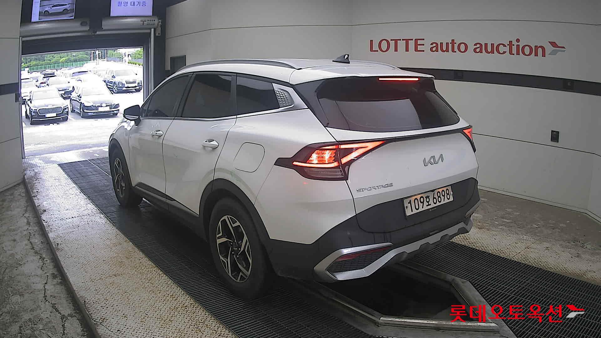 2022 - kia sportage