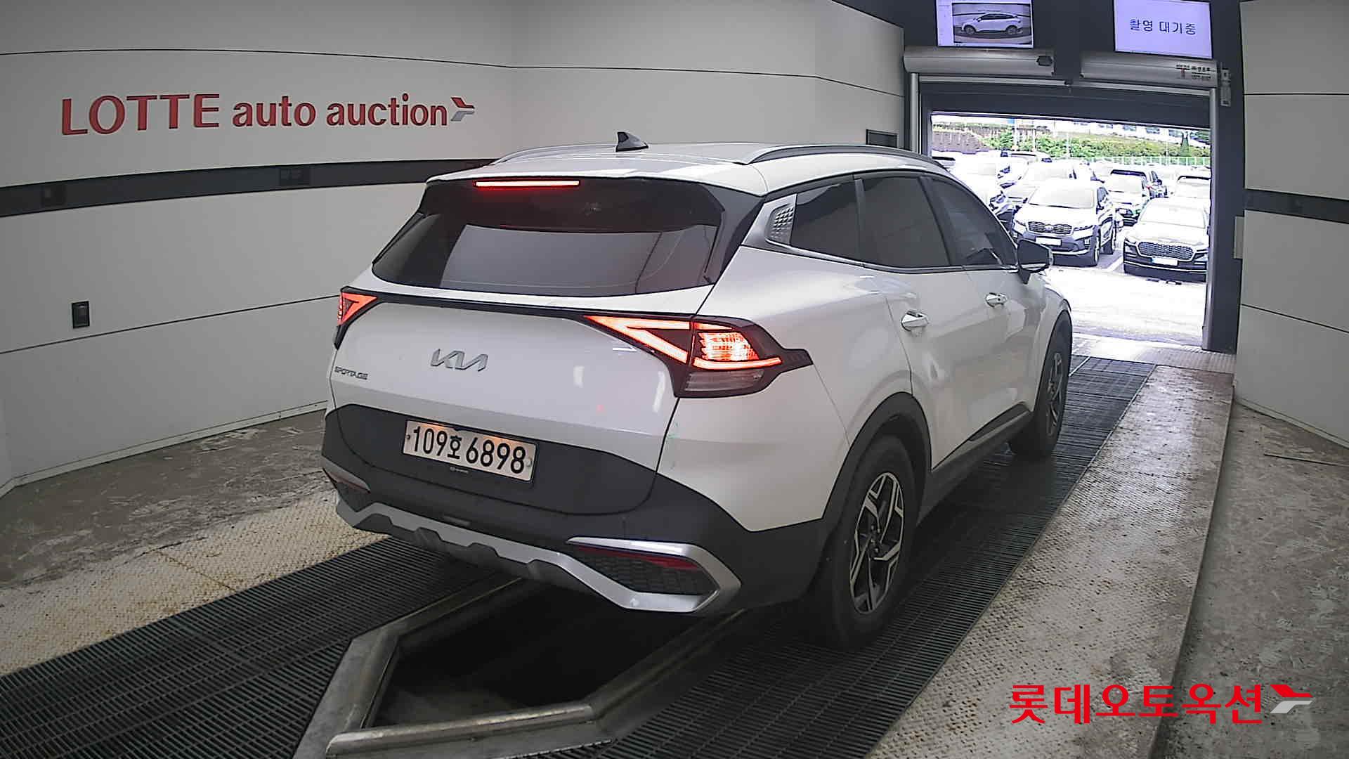 2022 - kia sportage