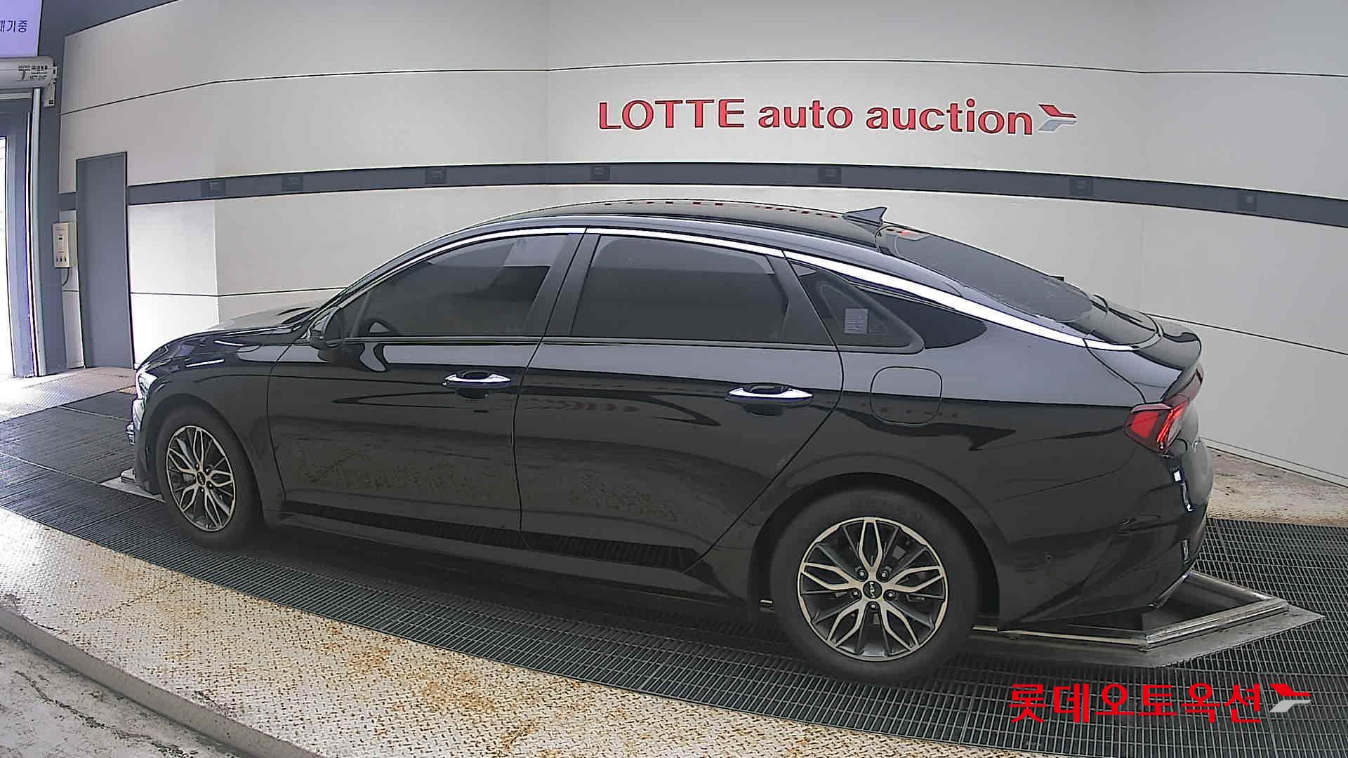 2022 - kia k5