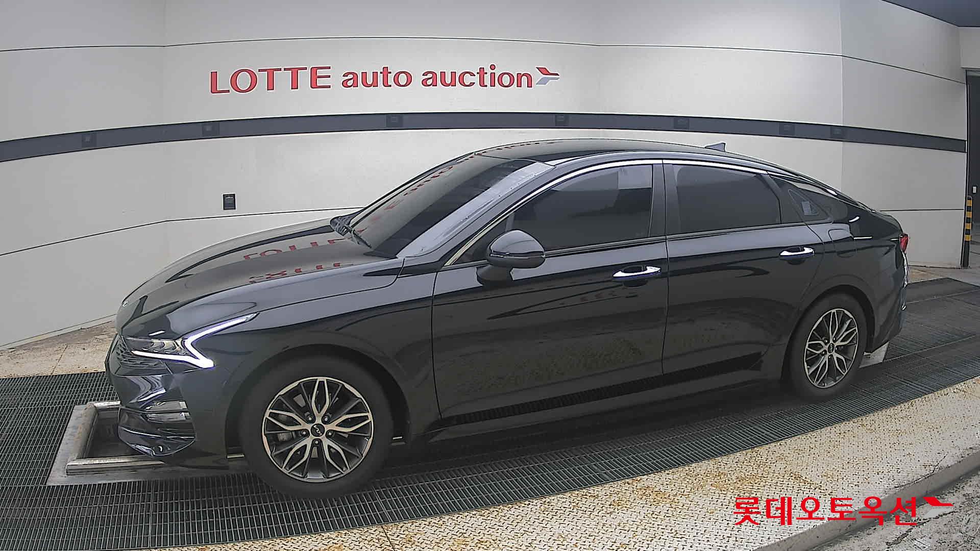 2022 - kia k5