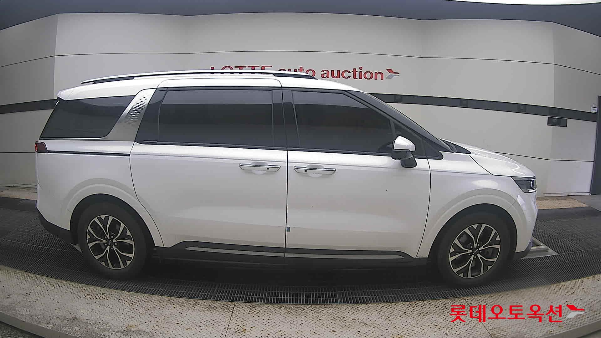 2023 - kia carnival