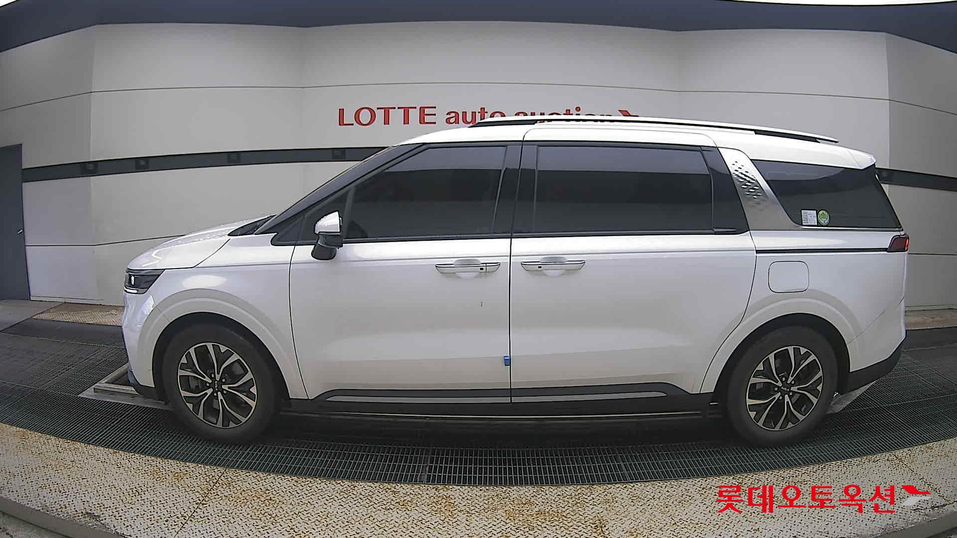 2023 - kia carnival