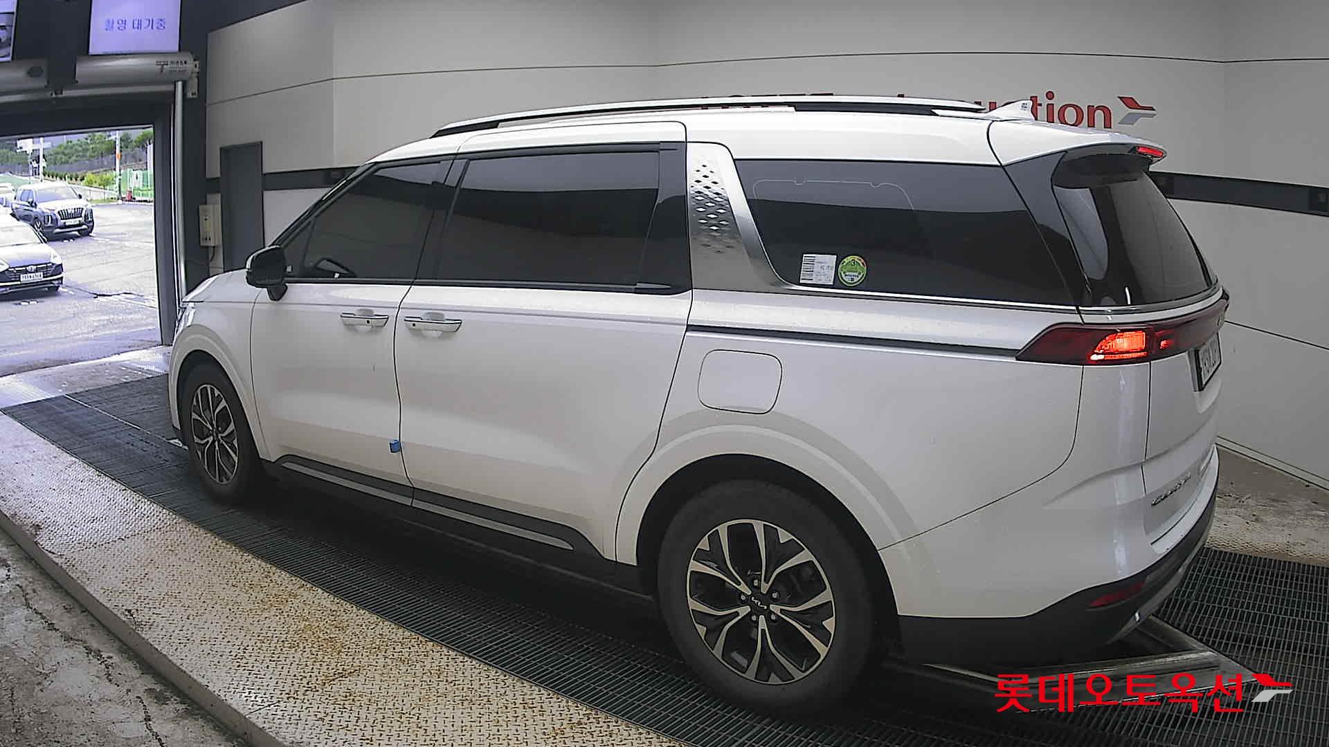 2023 - kia carnival