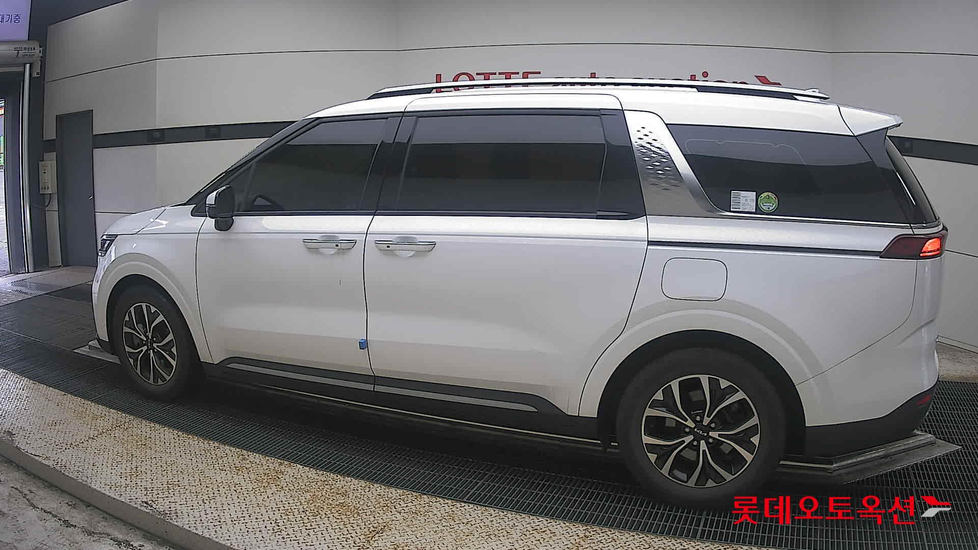 2023 - kia carnival